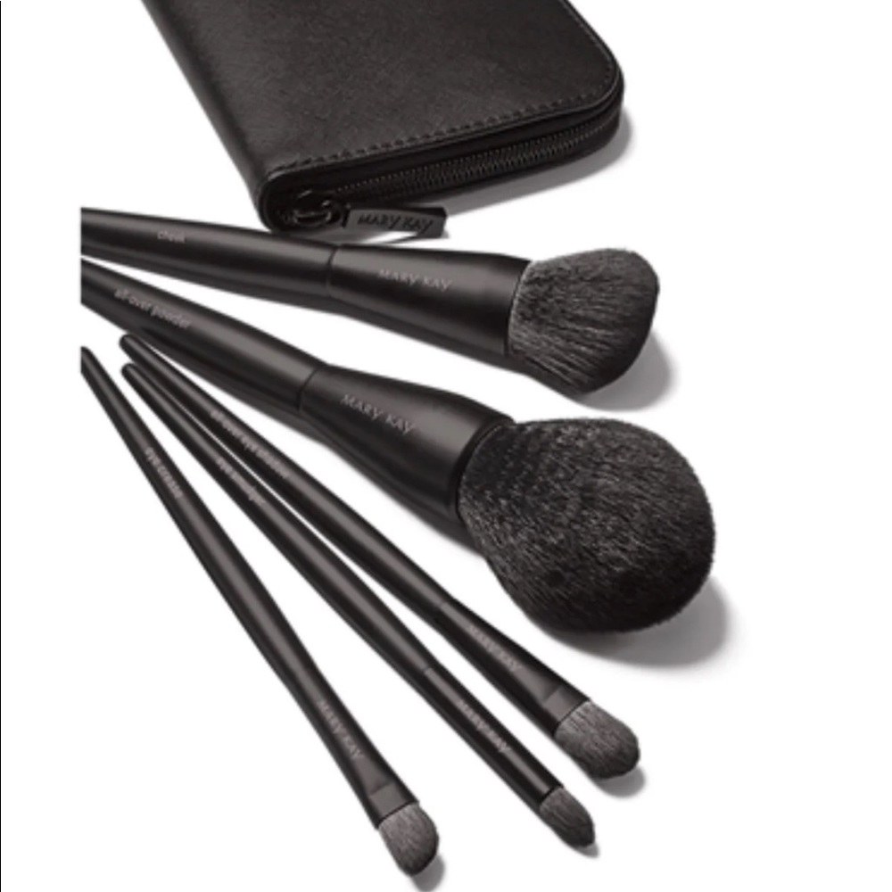 Amazing 💕 Mary Kay Essential Brush Set ‼️SAVE BIG